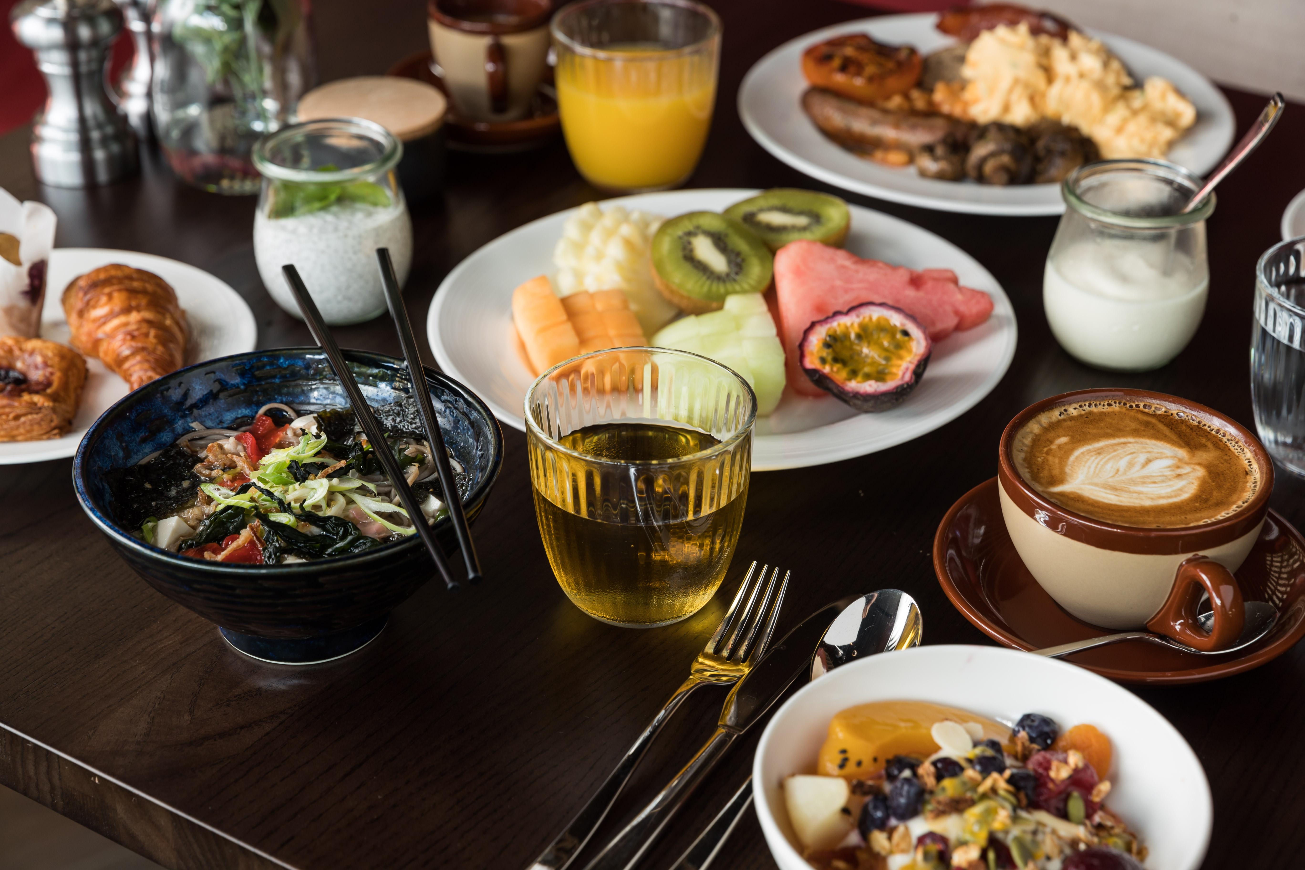 מלון קאירנס Crystalbrook Bailey מראה חיצוני תמונה A breakfast buffet at a hotel