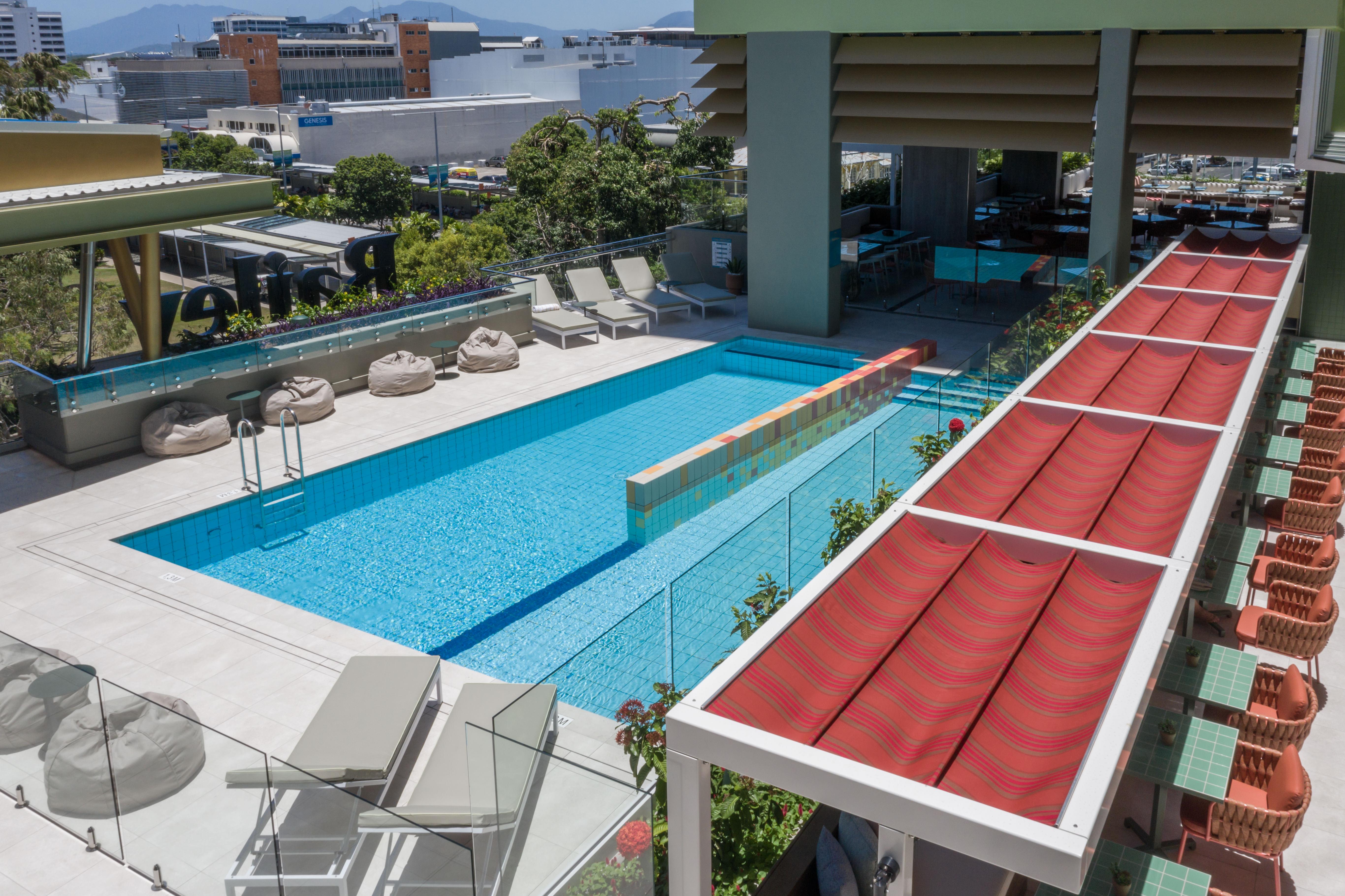 מלון קאירנס Crystalbrook Bailey מראה חיצוני תמונה The pool at the hotel