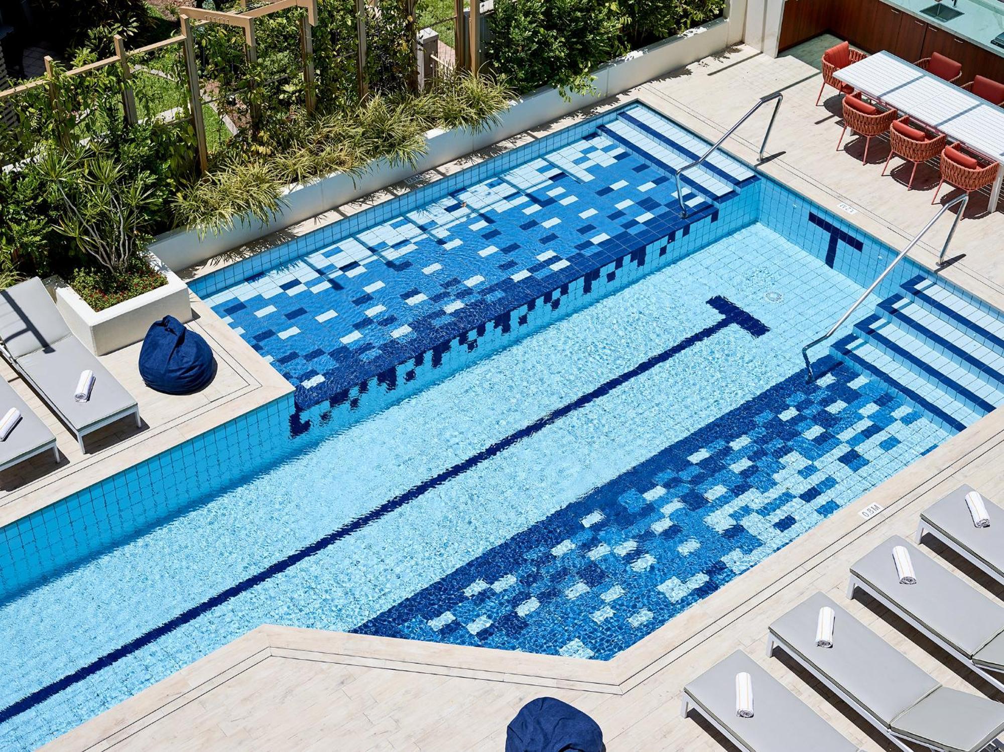 מלון קאירנס Crystalbrook Bailey מראה חיצוני תמונה A rooftop pool